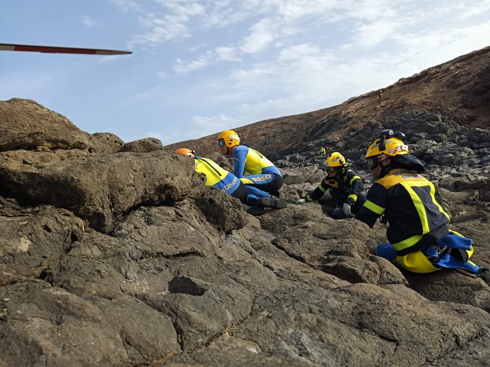 Evacuación de un hombre en Playa de Vargas