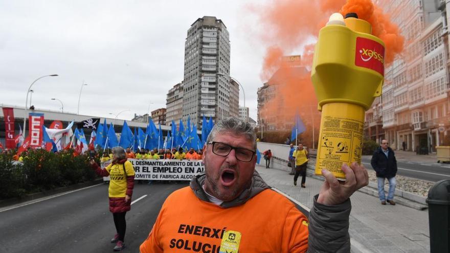 Un trabajador durante una protesta en A Coruña.