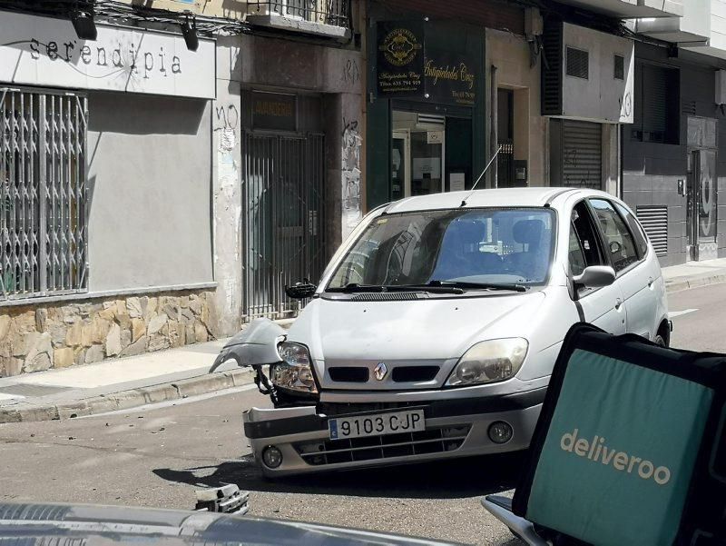 Accidente de tráfico en la calle Cortes de Aragón