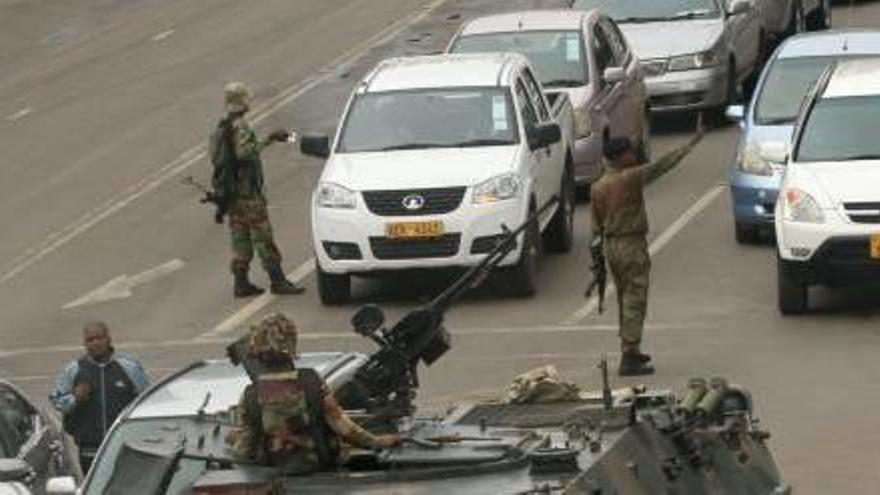 L&#039;exèrcit patrulla els carrers de la capital de Zimbàbue