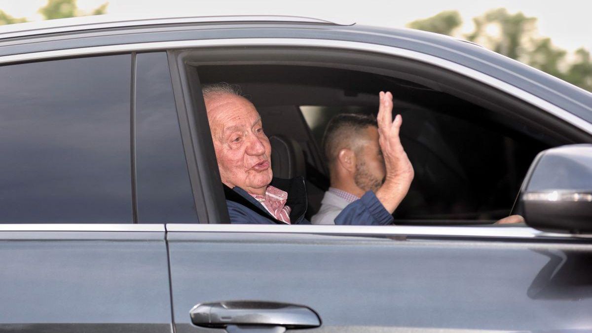 Juan Carlos abandona la Zarzuela después de reunirse con su familia, el pasado 23 de mayo.