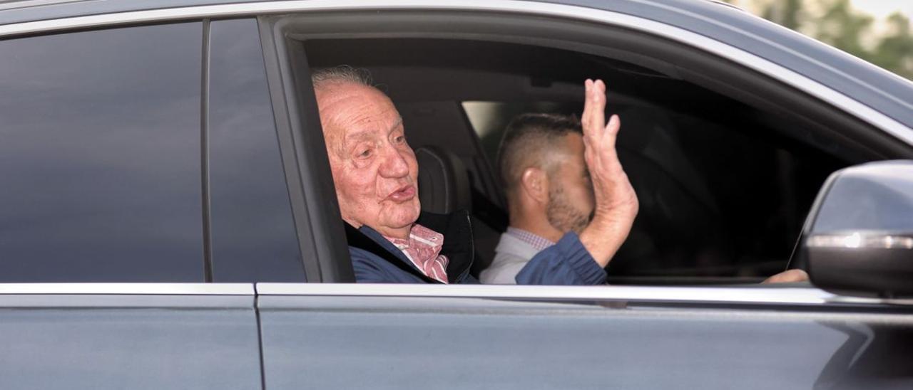 Juan Carlos abandona la Zarzuela después de reunirse con su familia, el pasado 23 de mayo.