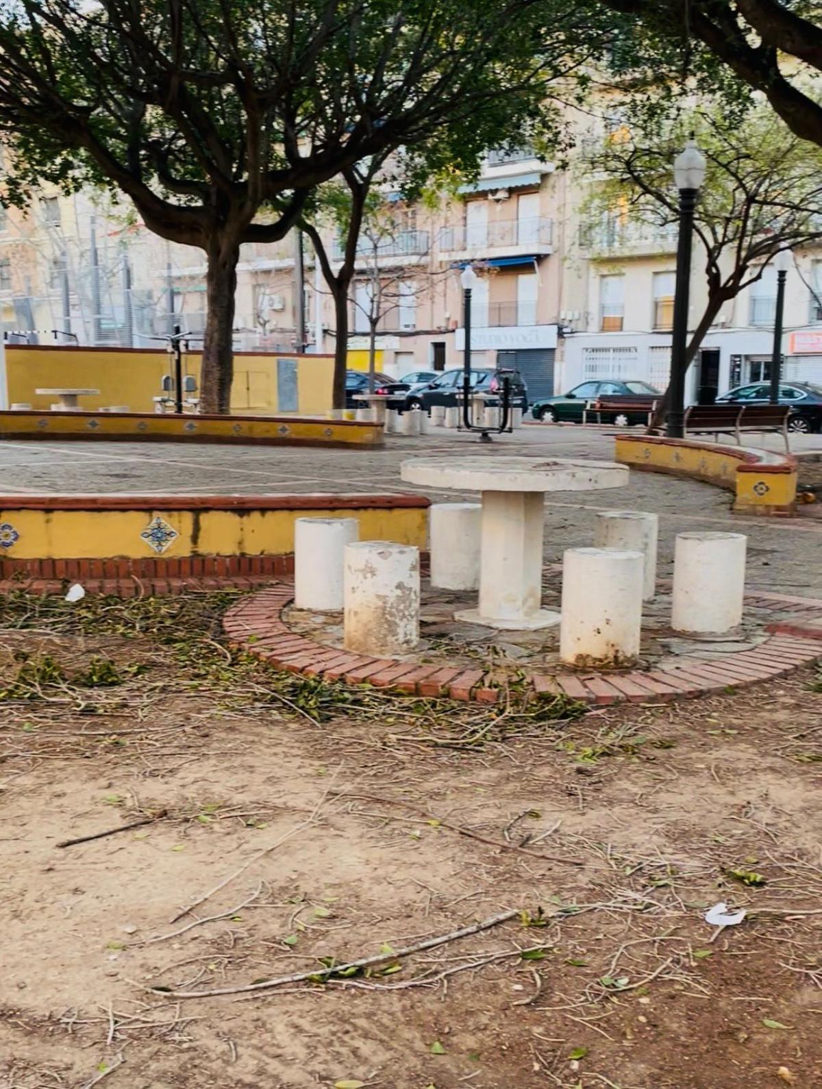 Uno de los parques en mal estado que critica el PSOE