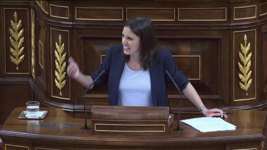 Montero arremete contra una bancada del PP que ni se inmuta