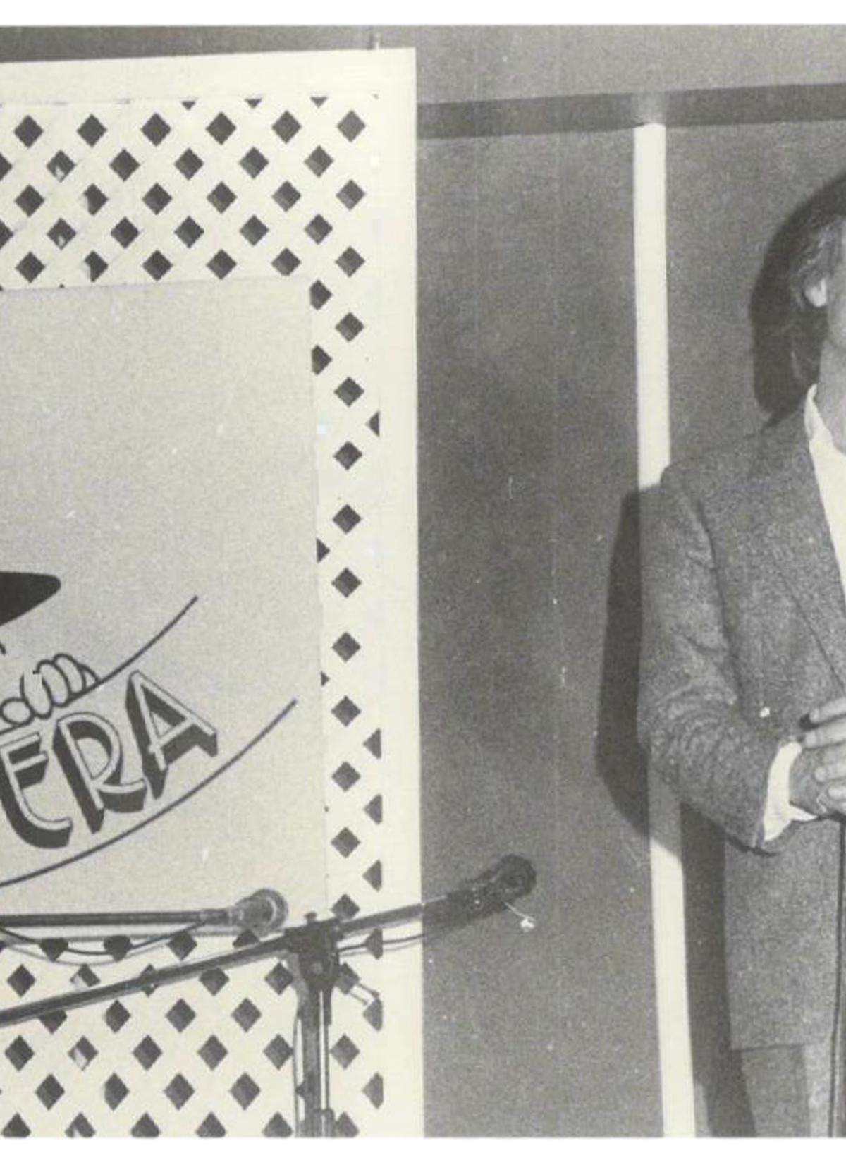 Manolo Vieira durante una actuación en 1985, en el primer Chistera.