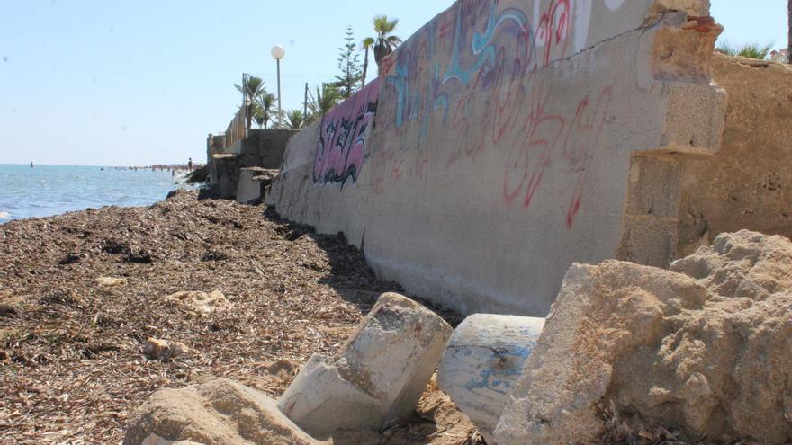 Los mojones del deslinde, destrozados en el litoral de Les Marines de Dénia