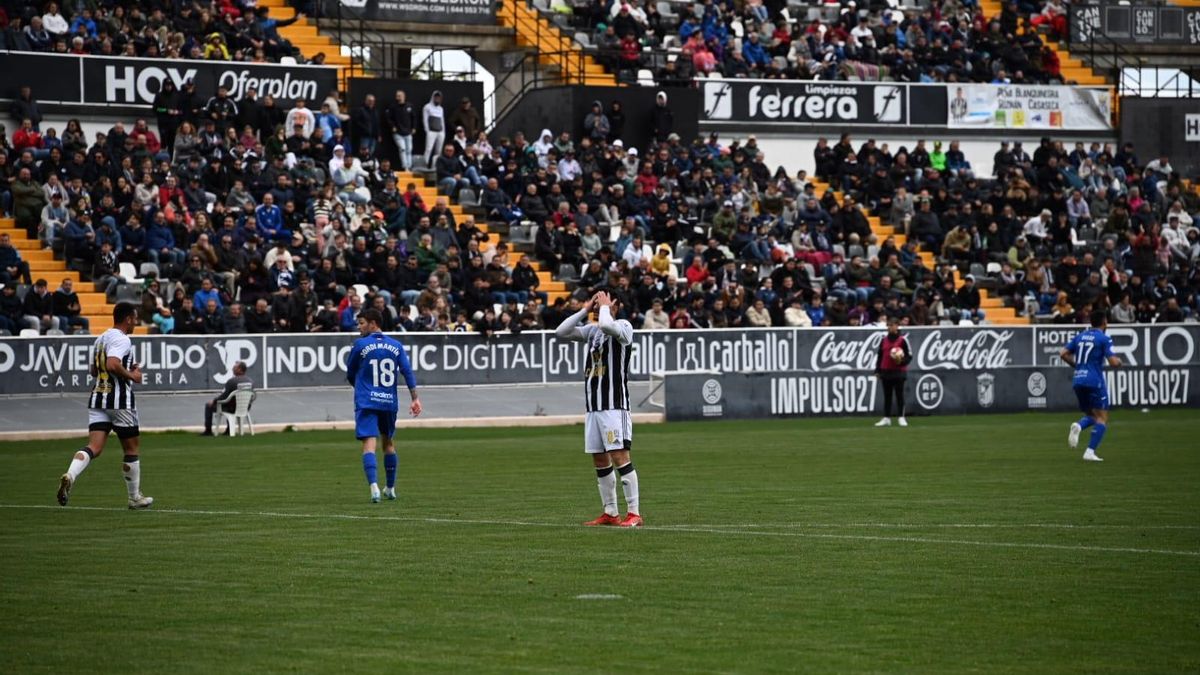 Sandro Toscano se lamenta tras una ocasión fallada esta temporada.