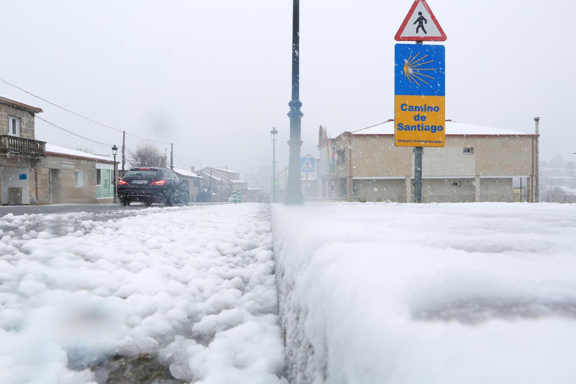 Galicia se tiñe de blanco: nieve, hielo y granizo por toda la comunidad