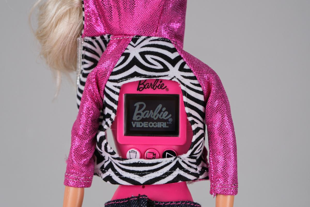 La pantalla en la espalda de la muñeca Barbie Video Girl de David Muñiz. 
