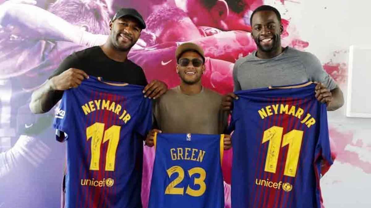 Neymar, junto a Draymond Green y Andre Branch
