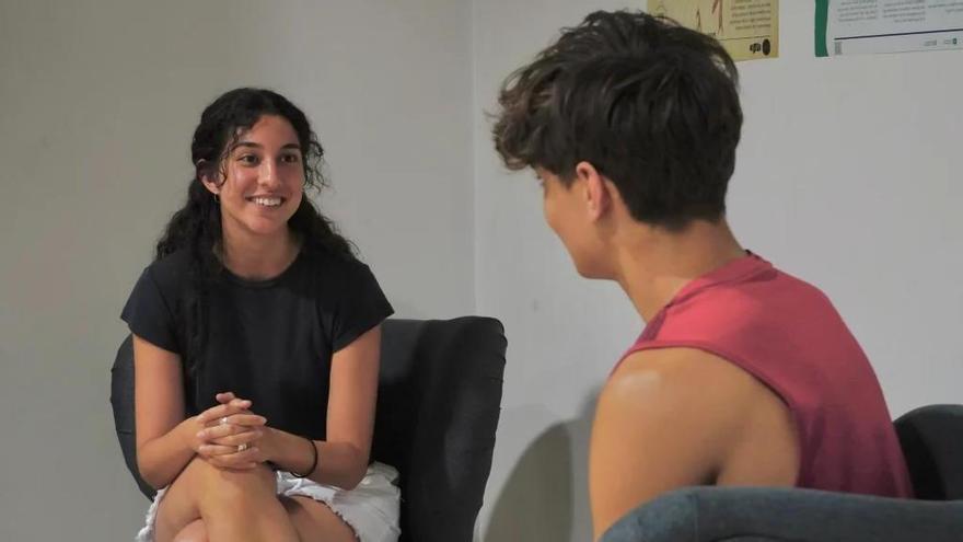 EstarB es un servicio gratuito de apoyo emocional para jóvenes de 12 a 25 años.