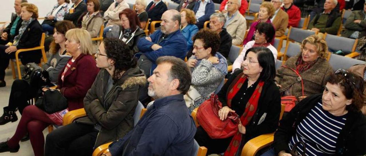 Parte del público asistente, durante las intervenciones.