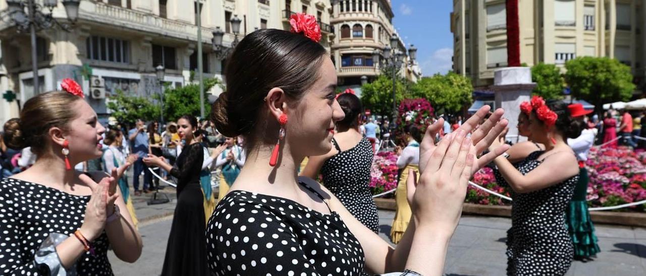 Actuación de las academias de baile de Córdoba en las Tendillas, en el 2019, antes de la pandemia.