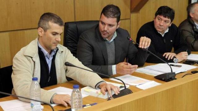 La asociación mostró su apoyo al secretario tras el pleno del pasado martes. // Bernabé/Luismy