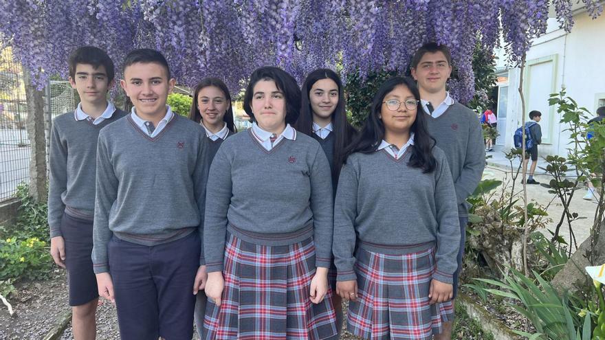 Alumnos del equipo del colegio Compañía de María que logró clasificarse en el Rally Matemático.   | // FDV