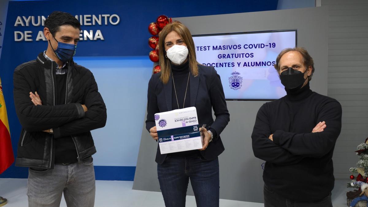 Patricia Fernández, alcaldesa de Archena, junto a Miguel Aroca y Francisco Pérez.