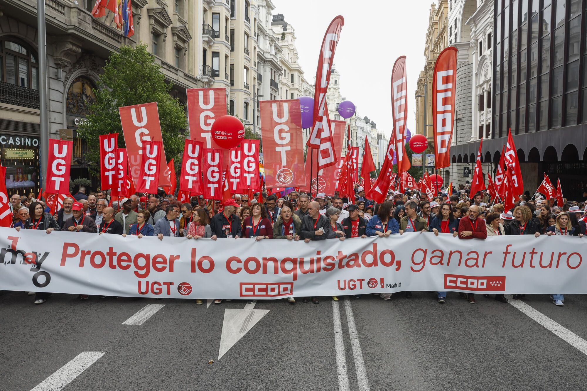 MADRID, 01/05/2025.-  Manifestación del Primero de Mayo este jueves en Madrid que este año lleva por lema "Proteger lo conquistado, ganar futuro". EFE/ Juan Carlos Hidalgo