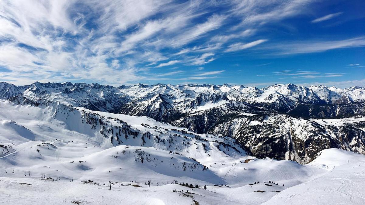 Es uno de los mejores lugares para esquiar y para disfrutar de la tranquilidad del Valle de Arán