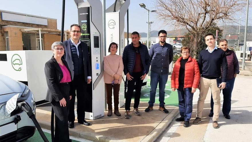 Iberdrola instala en Chiva puntos de recarga eléctrica ultrarrápida