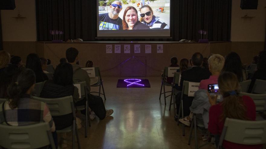 La comunidad educativa de Quesa rinde homenaje a la profesora americana asesinada en Málaga