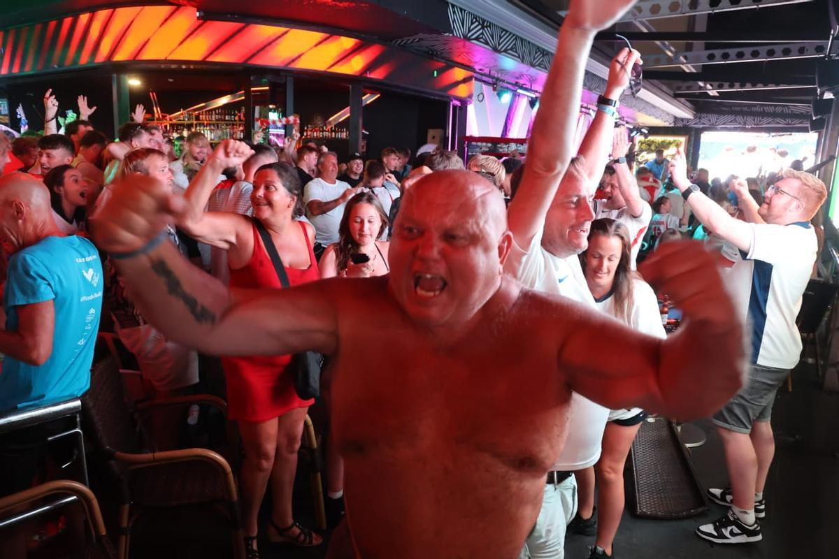 Argentina celebra el pase a la final en Alicante e Inglaterra llora en Benidorm: las dos caras de la moneda
