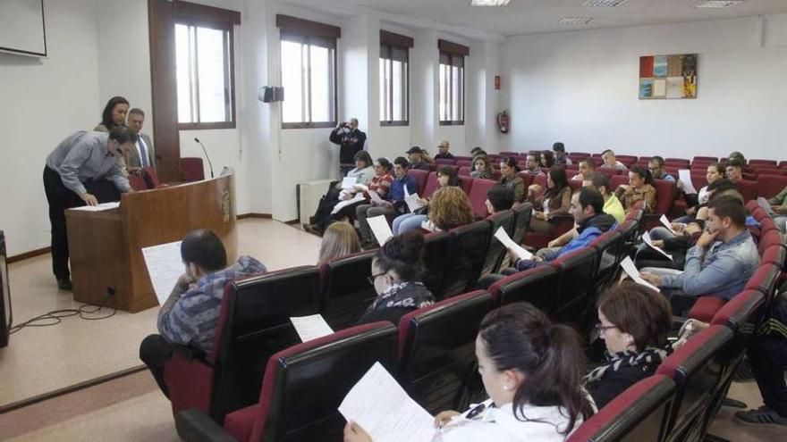 Acto inaugural en la Biblioteca Pública municipal. // Santos Álvarez