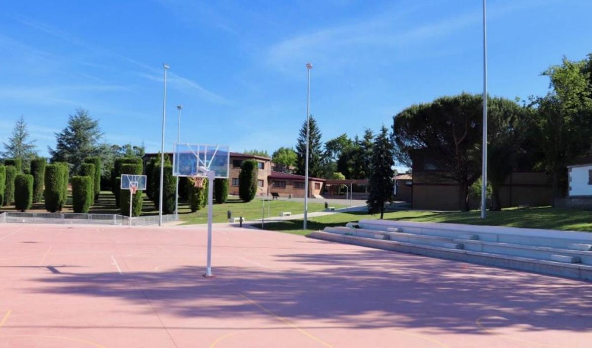 Una de las zonas deportivas del colegio Los Robles. | LNE