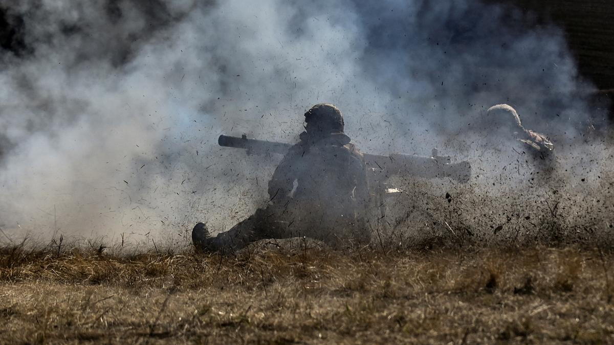 Soldados ucranianos realizan ejercicios militares en Zaporiyia