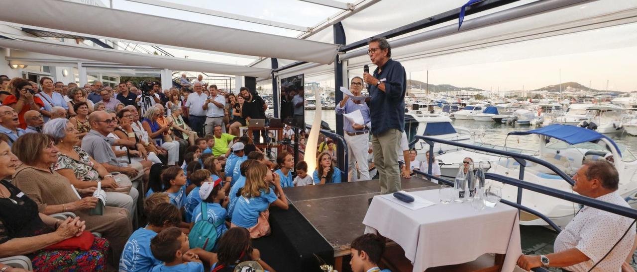 El acto multitudinario de defensa de la continuidad del Club Náutico Ibiza celebrado hace una semana. | J. A. RIERA