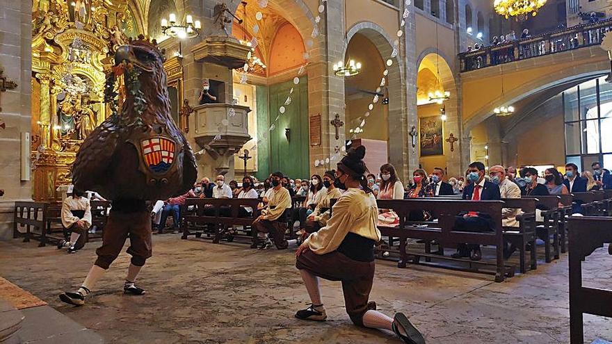 L’Àliga ballant a l’interior de l’església de Santa Maria | AJ. D’IGUALADA