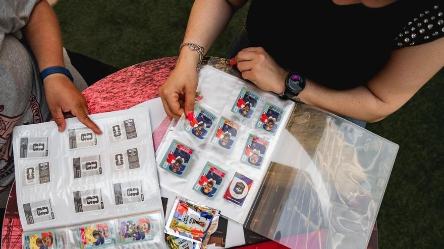 El intercambio de cromos, en auge por el Mundial, llega a Marineda City