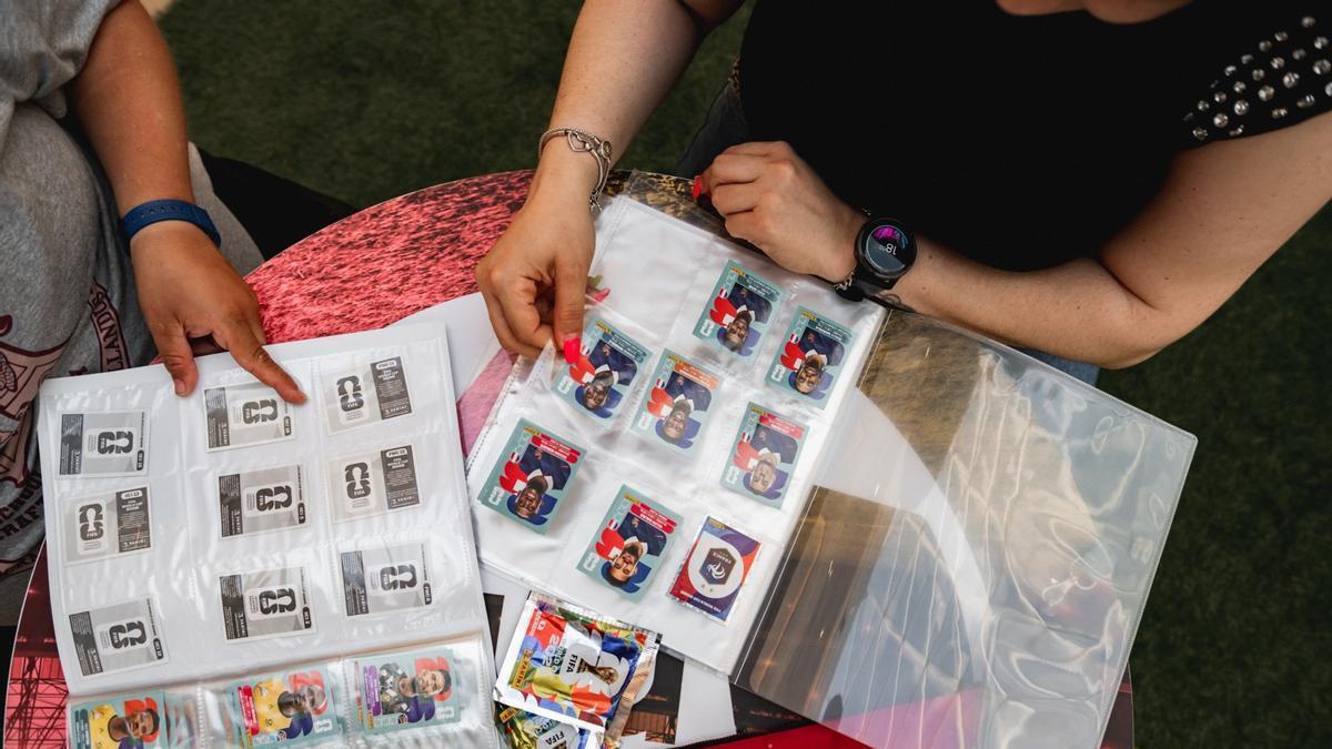 El intercambio de cromos, en auge por el Mundial, llega a Marineda City.
