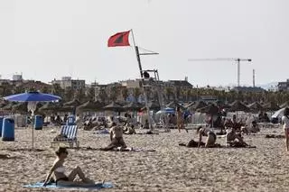 Sobresalto en la Plaza del Cabanyal: bandera roja y desalojo