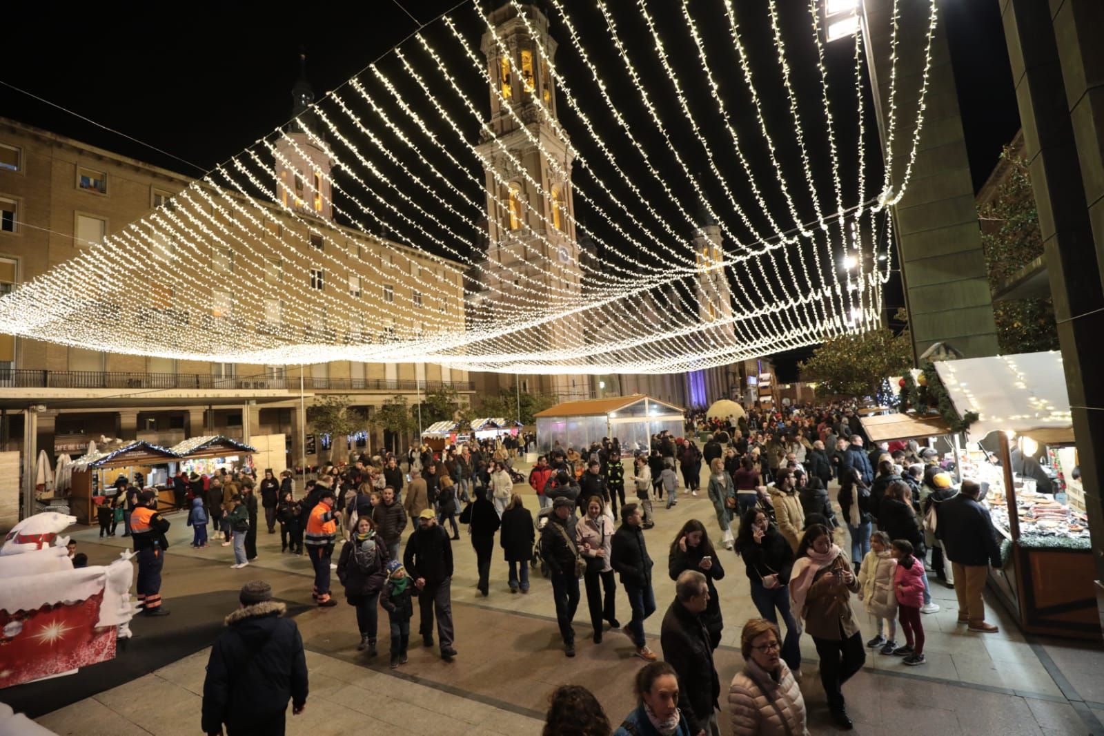 En imágenes | Zaragoza ya brilla por Navidad