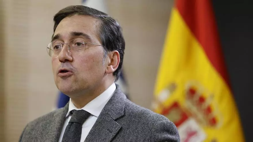 Albares: “Queremos democracia, libertad y derechos para el pueblo iraní, pero esta operación militar no va de democracia en Irán, va de otras cosas”