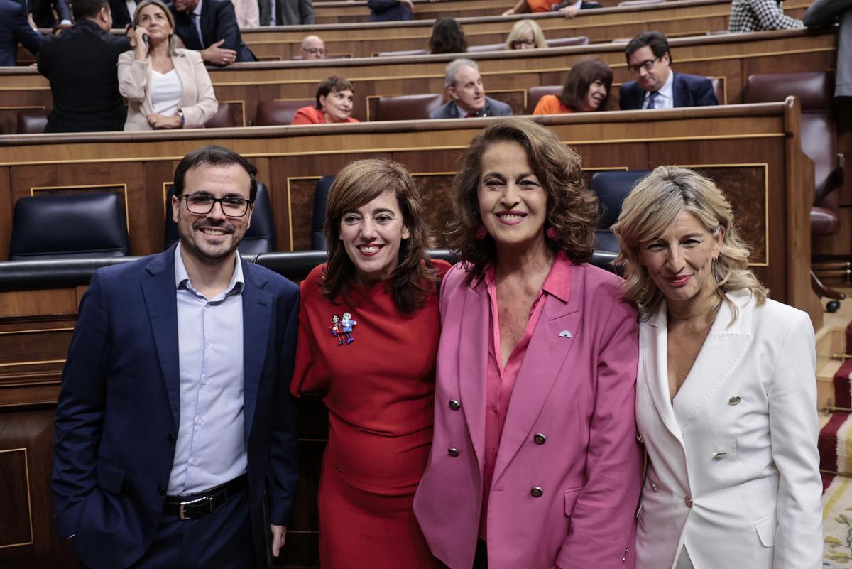 Yolanda Díaz junto a Carla Antonelli, Marta Lois y Alberto Garzón antes del debate investidura de Feijóo. Yolanda Díaz junto a Carla Antonelli, Marta Lois y Alberto Garzón antes del debate investidura de Feijóo.