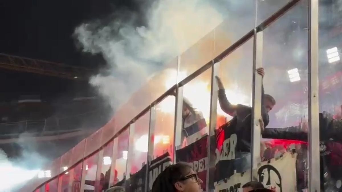 Los seguidores del Frankfurt totalmente desatados en el Camp Nou