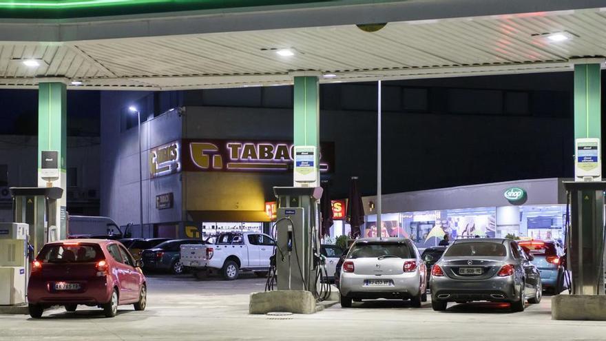 De França a la Jonquera carregant 100 litres de benzina en bidons