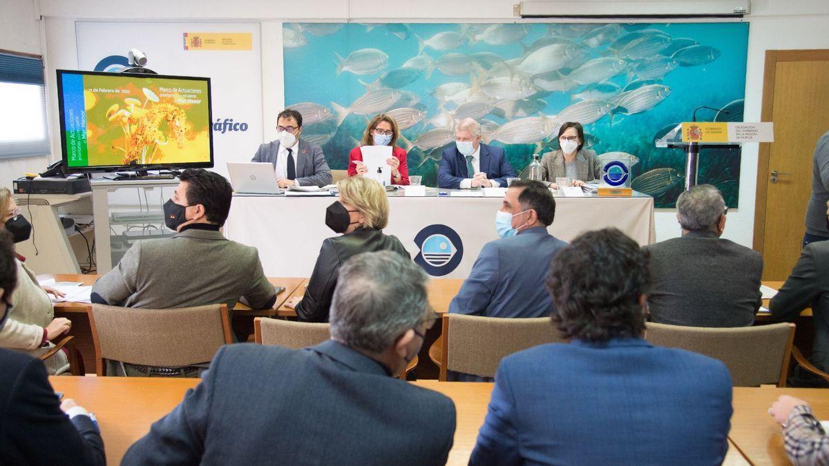 Ribera, frente a los alcaldes, reunidos en el centro del IEO en San Pedro.