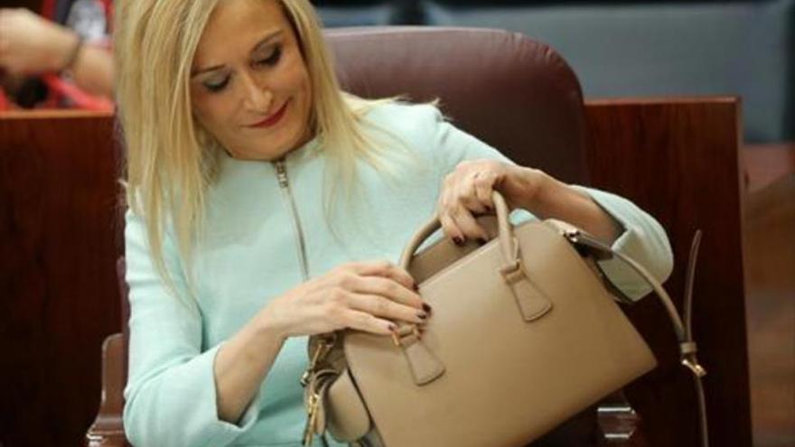 Cifuentes cree que su salida depende de que Cs apoye la moción