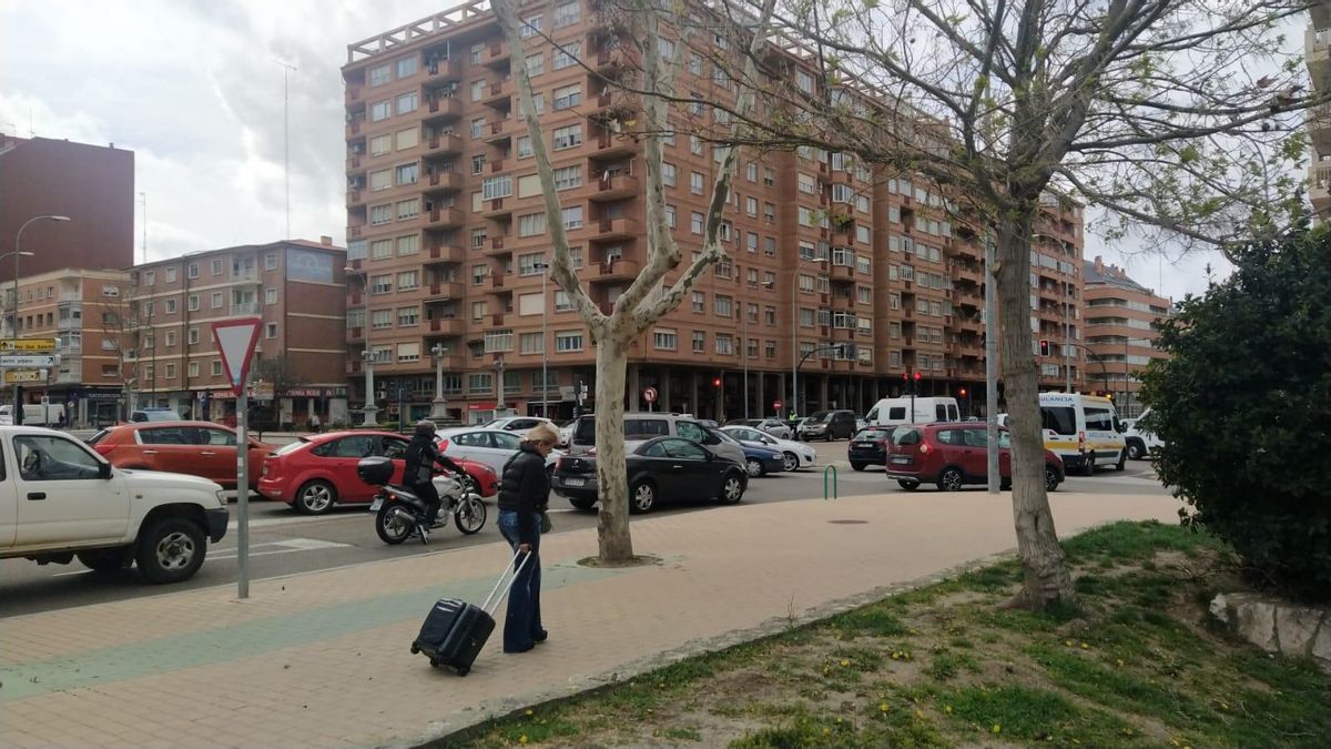 Desvío de coches de Cardenal Cisneros hacia la avenida Federico Cantero Villamil.