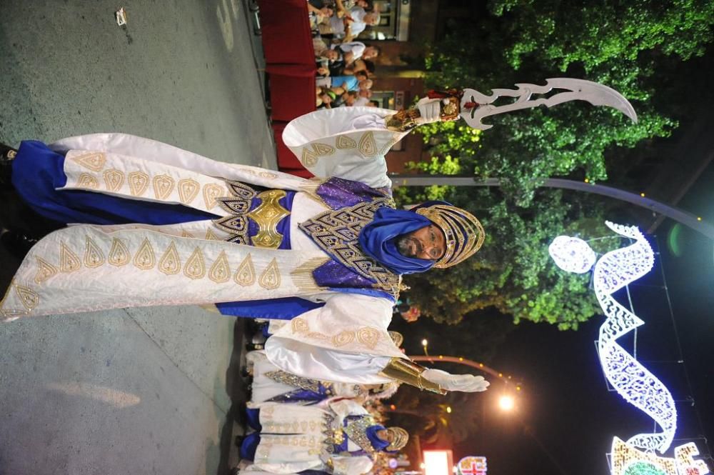 Desfile de Moros y Cristianos por las calles de Mu