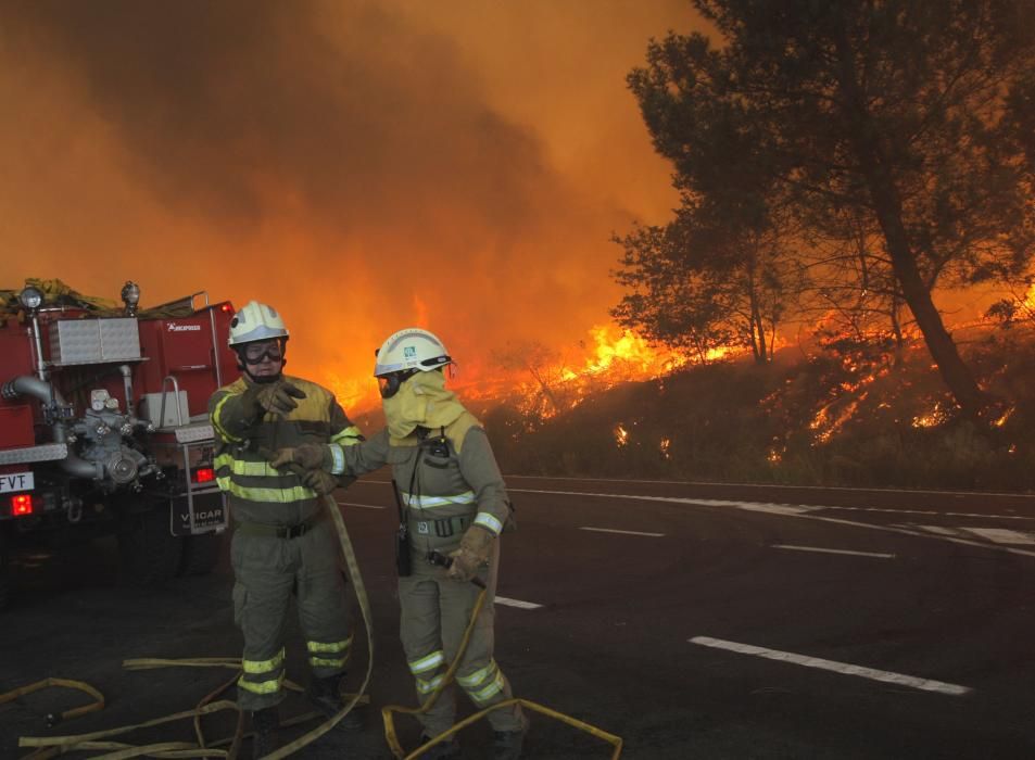 La ola de incendios forestales alcanzan a Santiago