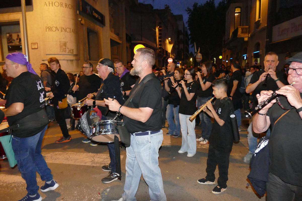 EN IMATGES | La Nit de la Cebeta més multitudinària engresca grans i petits