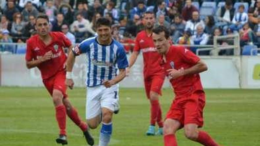 Borja Yebra, durante el encuentro disputado frente al Recreativo.