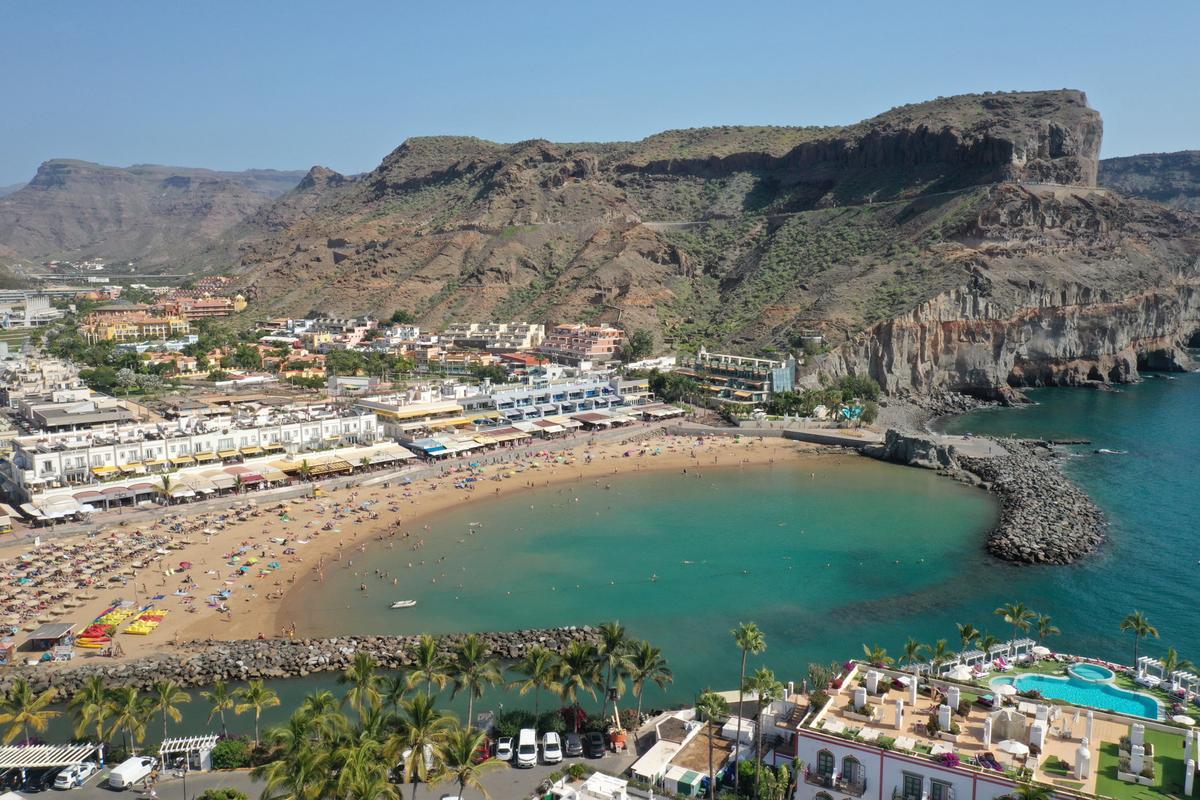 Vista panorámica de Playa de Mogán.