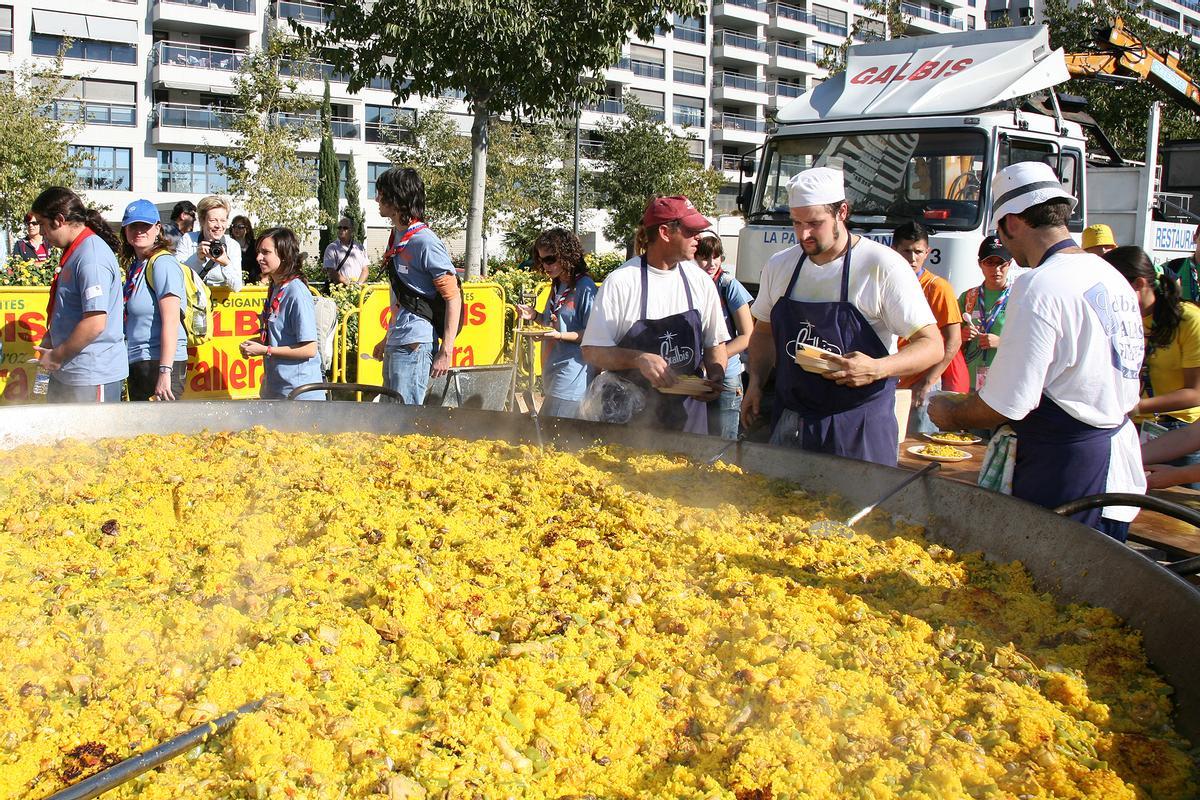 La paella gigante que se cocinó en el 25 aniversario de Juniors MD, el 11 de noviembre de 2007.