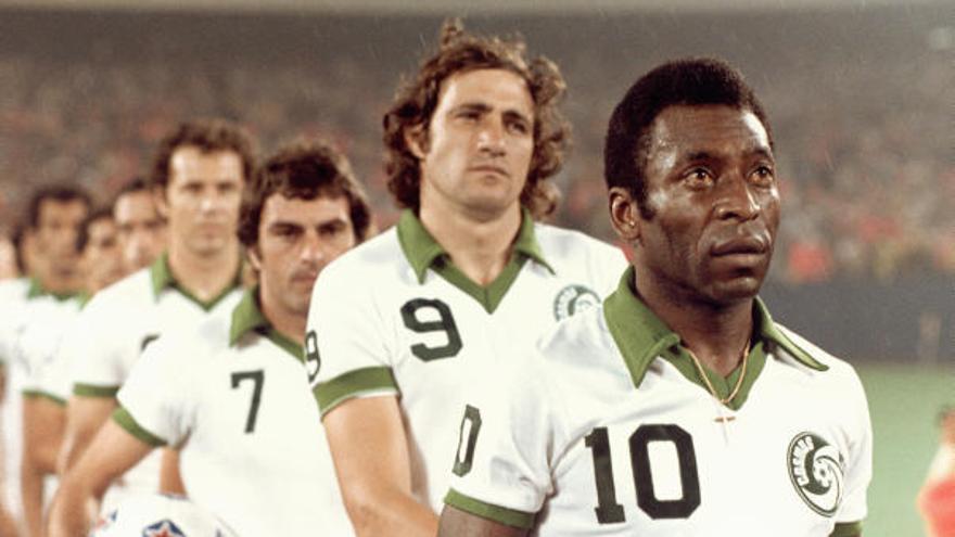Pelé capitaneó un equipo para la historia. Tras él, jugadores como Beckenbauer, Carlos Alberto, Chinaglia o Neeskens le siguieron.