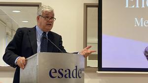 ESADE prepara beques ‘tot inclòs’ per a estudiants sense recursos