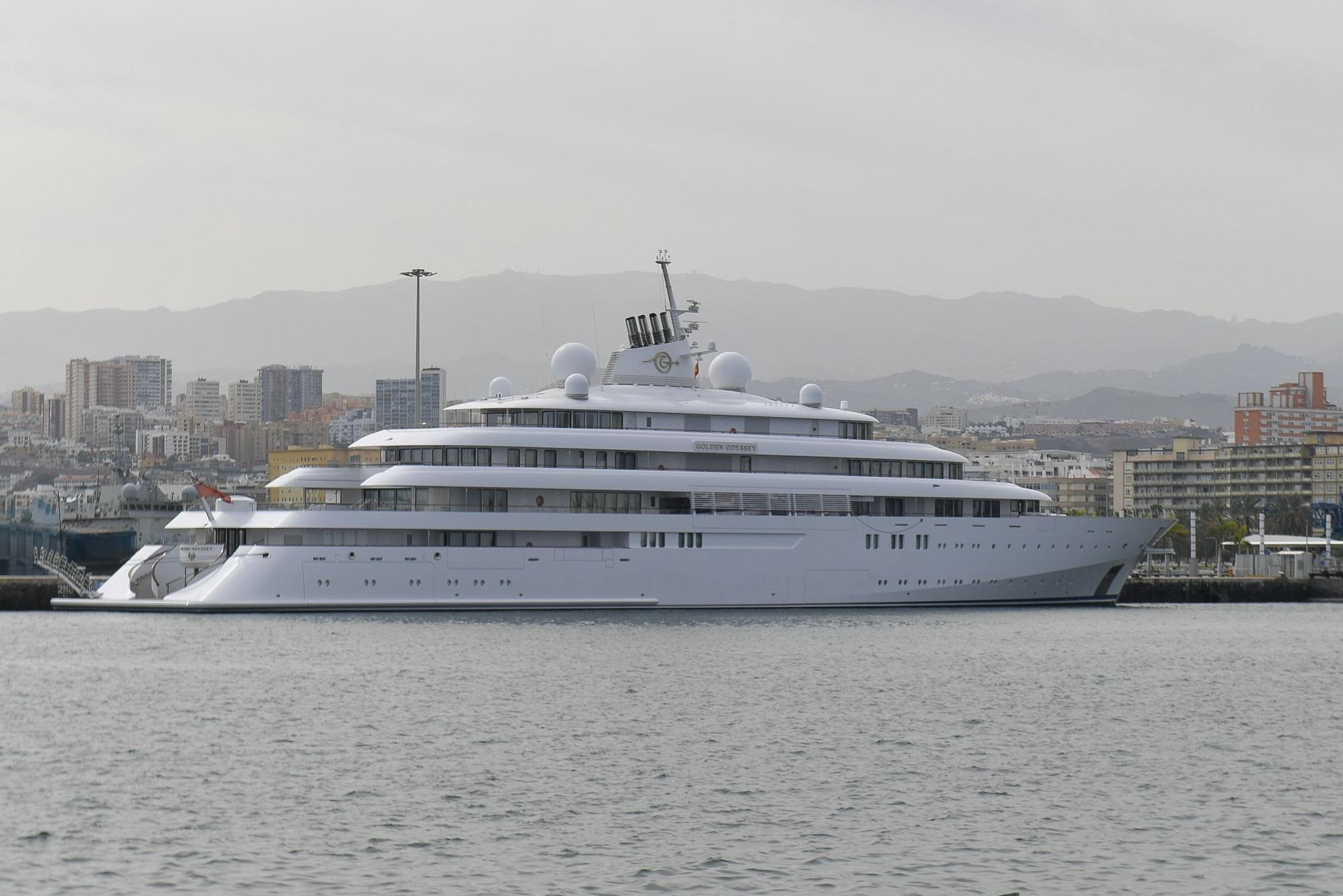 Yate de lujo Golden Odyssey atracado en el Muelle de Santa Catalina